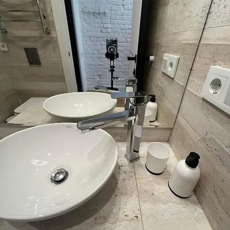 Favorit Apartments 1 Кім Безкоштовна Парковка Центр З Балконом Не Далеко Від Ж Д Вокзалу Звітні Документи *